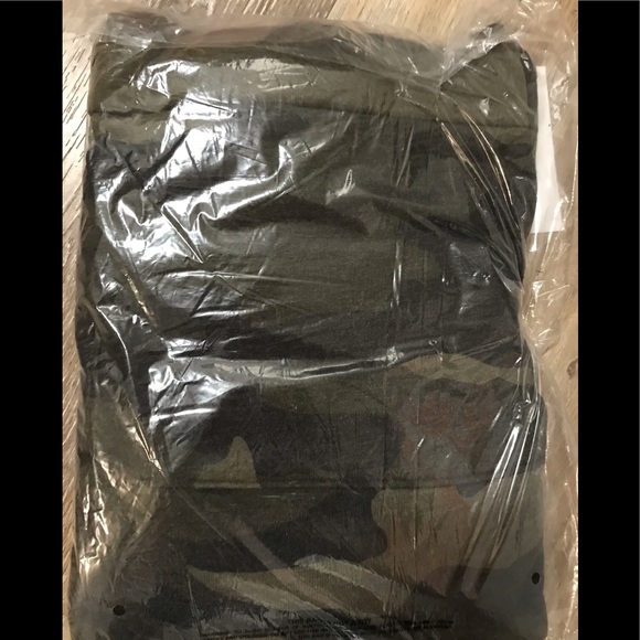 🚫SOLD🚫💗VS PINK GREEN CAMO EVERYDAY HOODIE - Picture 8 of 8